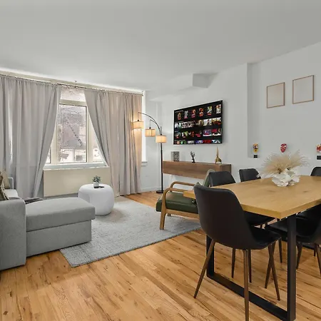 Modern 2Br Steps From New York'S Iconic Broadway Apartment